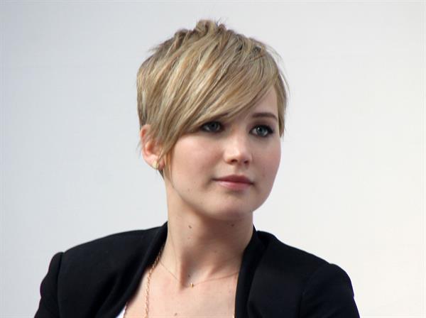 Jennifer Lawrence Q&A at the Yahoo Headquarters - Los Angeles - November 6, 2013 