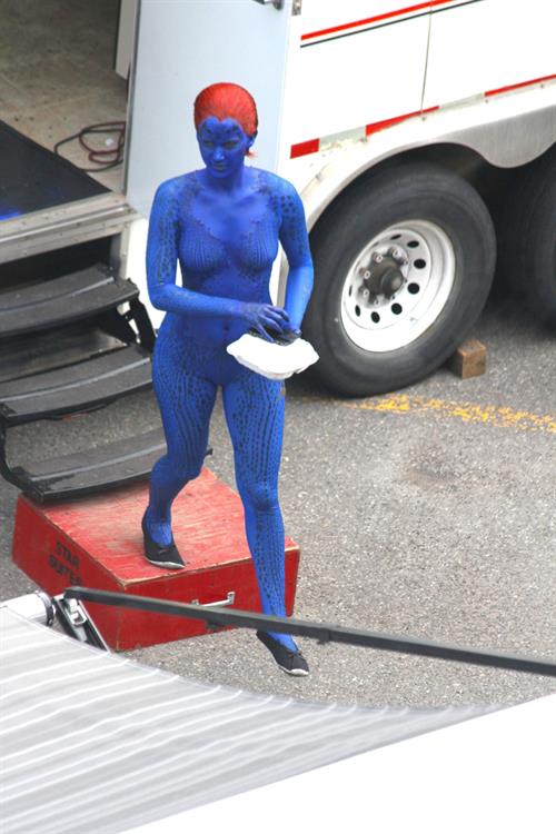 Jennifer Lawrence s On the Set of X-Men: Days of Future Past - Montreal, Canada (May 31, 2013) 