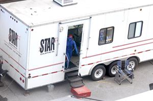 Jennifer Lawrence s On the Set of X-Men: Days of Future Past - Montreal, Canada (May 31, 2013) 