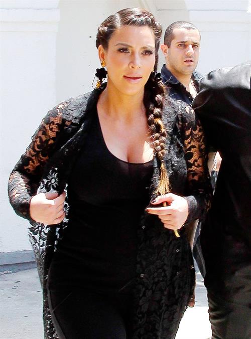 Kim Kardashian Goes house hunting with Kanye West in Bel Air (May 10, 2013) 