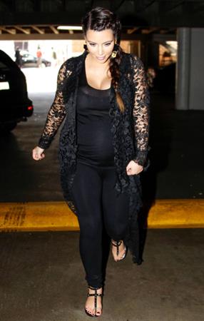 Kim Kardashian Goes house hunting with Kanye West in Bel Air (May 10, 2013) 