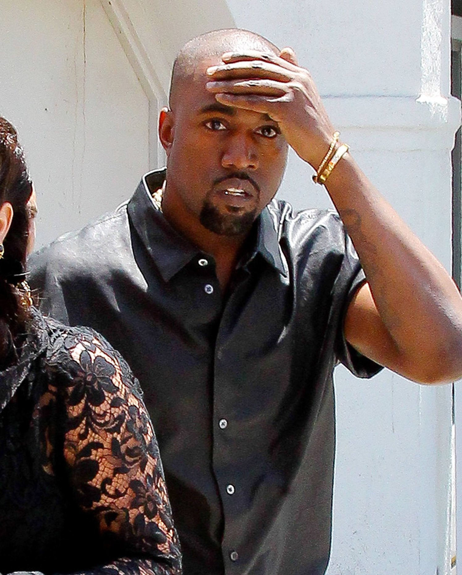 Kim Kardashian Goes house hunting with Kanye West in Bel Air (May 10, 2013) 