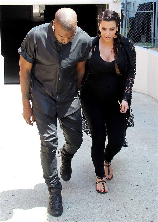 Kim Kardashian Goes house hunting with Kanye West in Bel Air (May 10, 2013) 