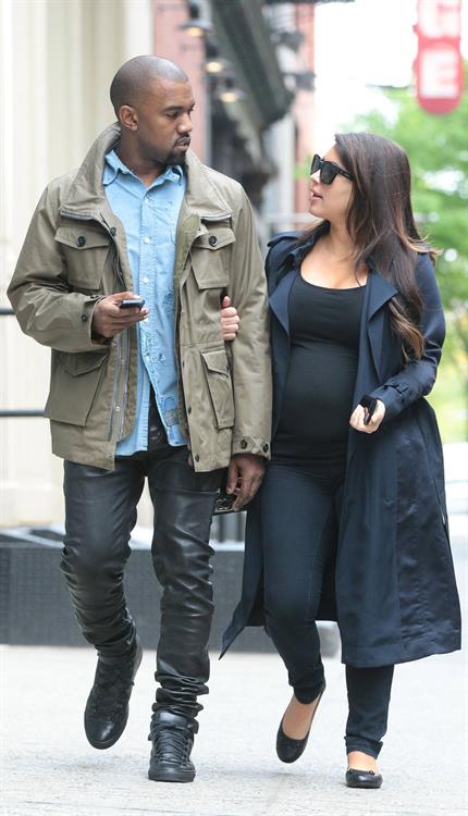 Kim Kardashian Takes an early morning stroll with Kanye West in SoHo (May 6, 2013) 