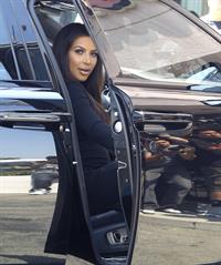 Kim Kardashian - Spotted inside a Rolls Royce in Los Angeles (31.05.2013) 