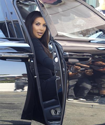Kim Kardashian - Spotted inside a Rolls Royce in Los Angeles (31.05.2013) 