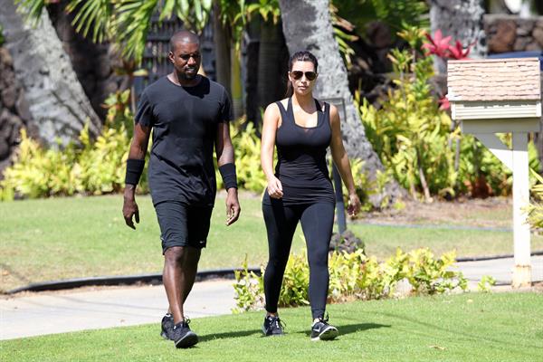 Kim Kardashian and Kanye West Walk in Beverly Hills 11 August 2012 