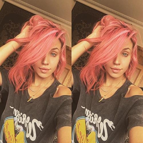 Imogen Anthony taking a selfie