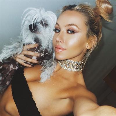 Imogen Anthony taking a selfie