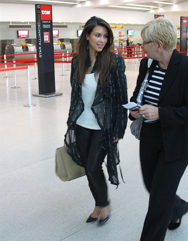 Kim Kardashian catches a flight out of Miami October 4, 2012 