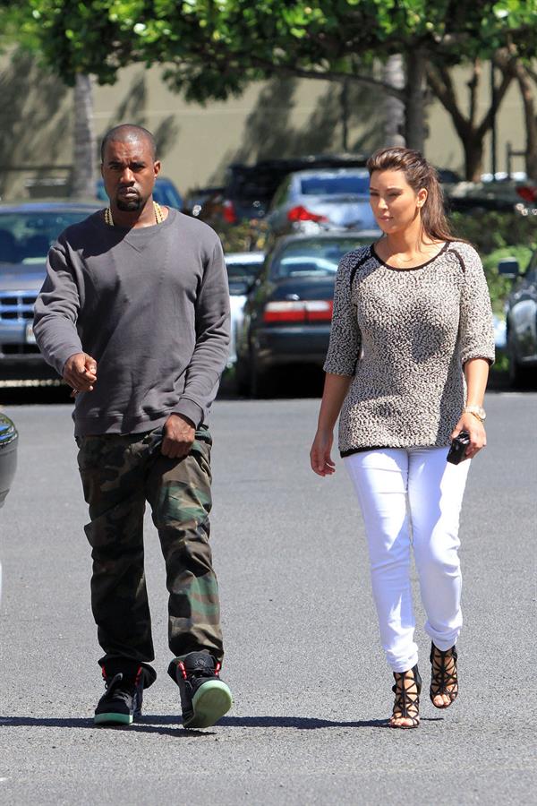 Kim Kardashian - shops in Beverly Hills August 11, 2012