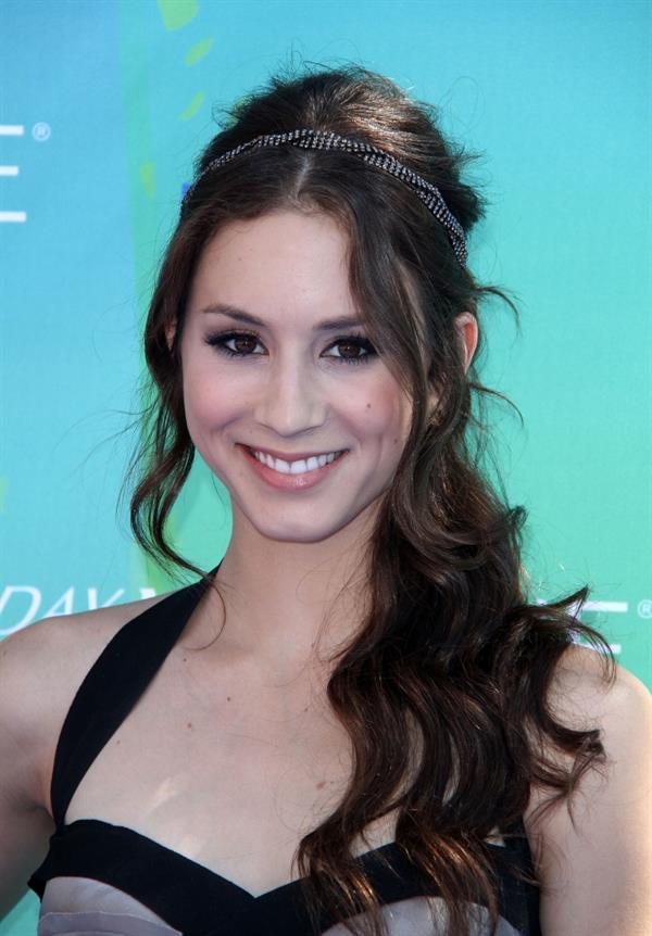 Troian Bellisario