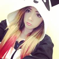 Chrissy Costanza taking a selfie