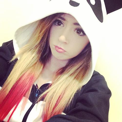 Chrissy Costanza taking a selfie