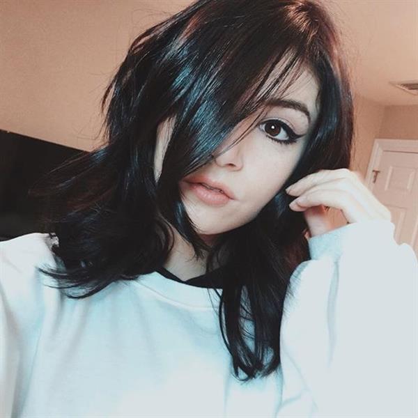 Chrissy Costanza taking a selfie