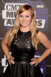 Kristen Bell at the 2013 CMT Music Awards in Nashville - June 5, 2013 