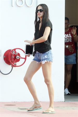 Adriana Lima in Miami 1/5/13  