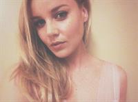 Abbie Cornish taking a selfie