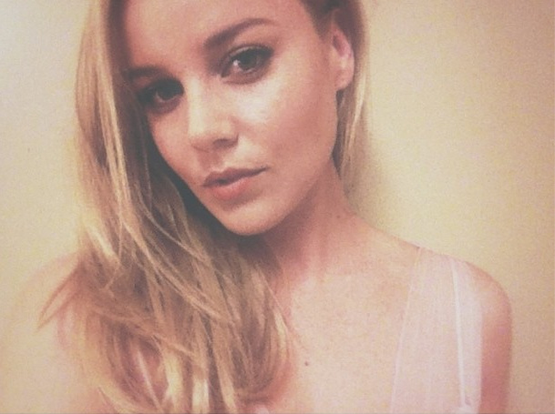 Abbie Cornish taking a selfie