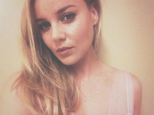 Abbie Cornish taking a selfie