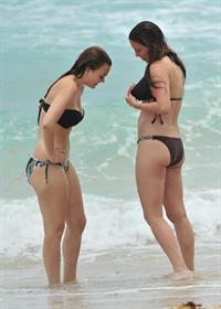 Aimee Teegarden beach candids in Miami 09.06.2011
