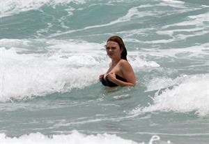 Aimee Teegarden beach candids in Miami 09.06.2011