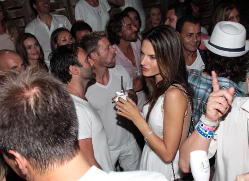 Alessandra Ambrosio - Cafe La Mosique, Brasil 1/1/13  
