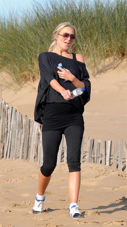 Alex Curran - Personal training session on a beach on September 19, 2011