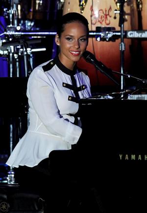 Alicia Keys performs on stage at Clive Davis 2012 pre Grammy gala on February 11, 2012