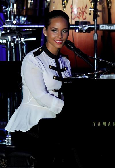 Alicia Keys performs on stage at Clive Davis 2012 pre Grammy gala on February 11, 2012