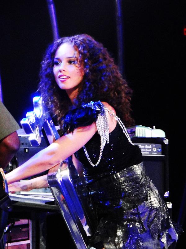 Alicia Keys performs live on stage at the Allstate Arena in Rosemont on March 3, 2010 