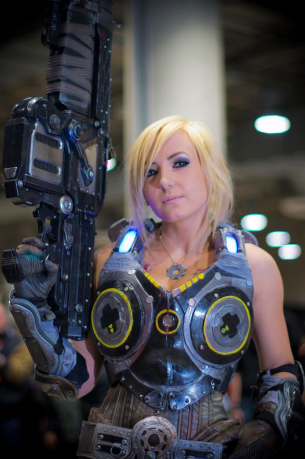 Jessica Nigri as Anya Stroud 