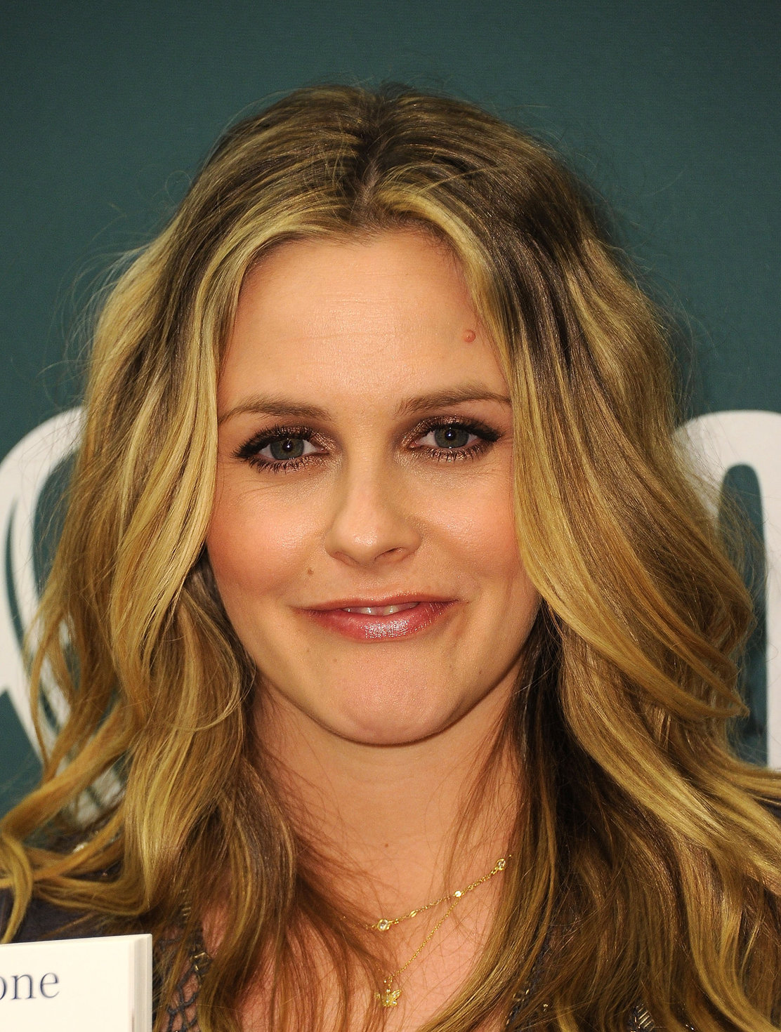 Alicia Silverstone Pictures Alicia Silverstone book signing at Barnes and Noble in Los Angeles on March 15, 2011