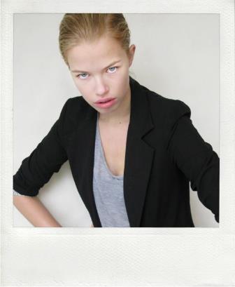 Hailey Clauson Sports Illustrated 2015 in body paint