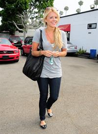 Ali Fedotowsky drops off her Mini Copper at Avon Rent a Car in Beverly Gills on July 1, 2010