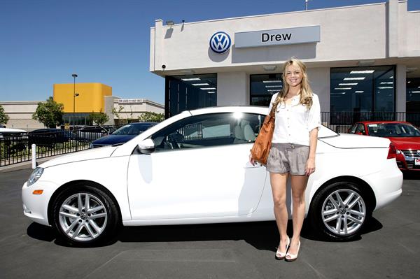 Ali Fedotowsky shops for a new car in San Diego on August 20, 2010 