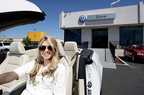 Ali Fedotowsky shops for a new car in San Diego on August 20, 2010 
