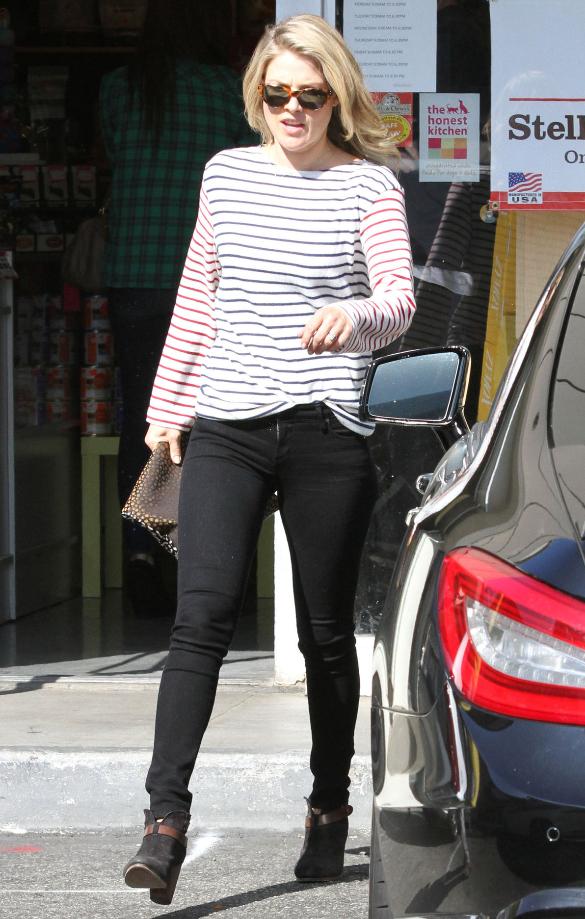 Ali Larter at the dog groomers in Los Angeles 10/22/13  