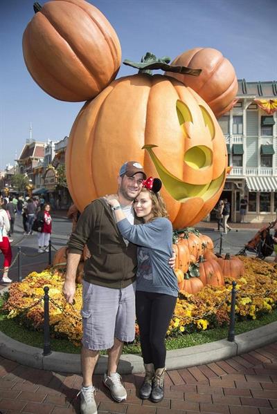 Alyssa Milano Celebrate Halloween Time at Disneyland in Anaheim 26.10.1 
