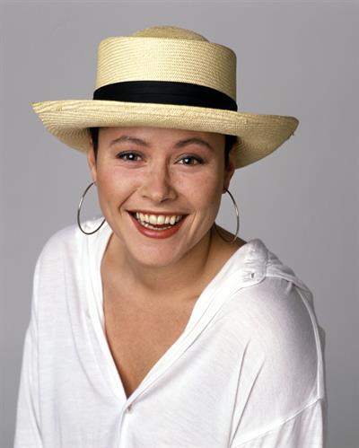 Amanda Mealing Photoshoots  