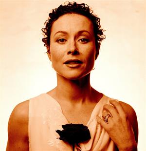 Amanda Mealing Photoshoots  