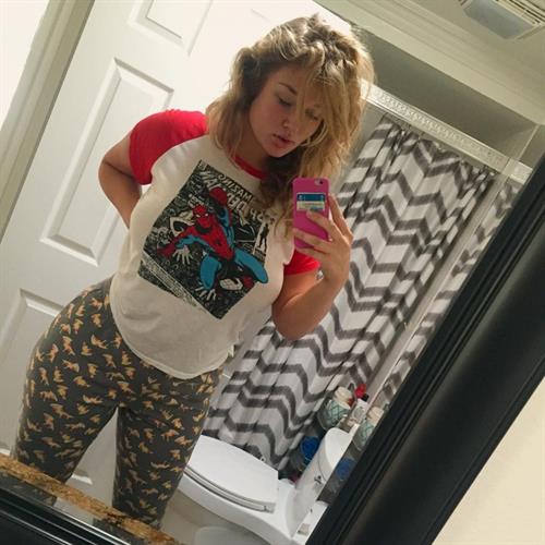 Hunter McGrady taking a selfie