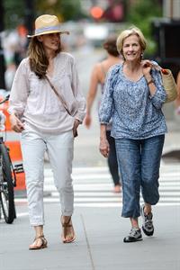 Amanda Peet - Out with her mom - August 25, 2012