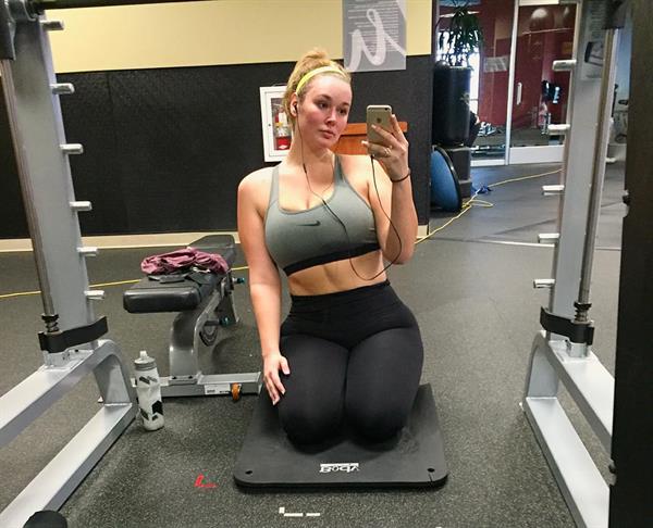 Hunter McGrady taking a selfie