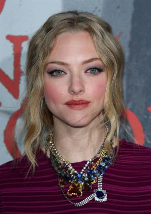 Amanda Seyfried Los Angeles premiere of Red Riding Hood at Graumans Chinese Theatre on March 7, 2011