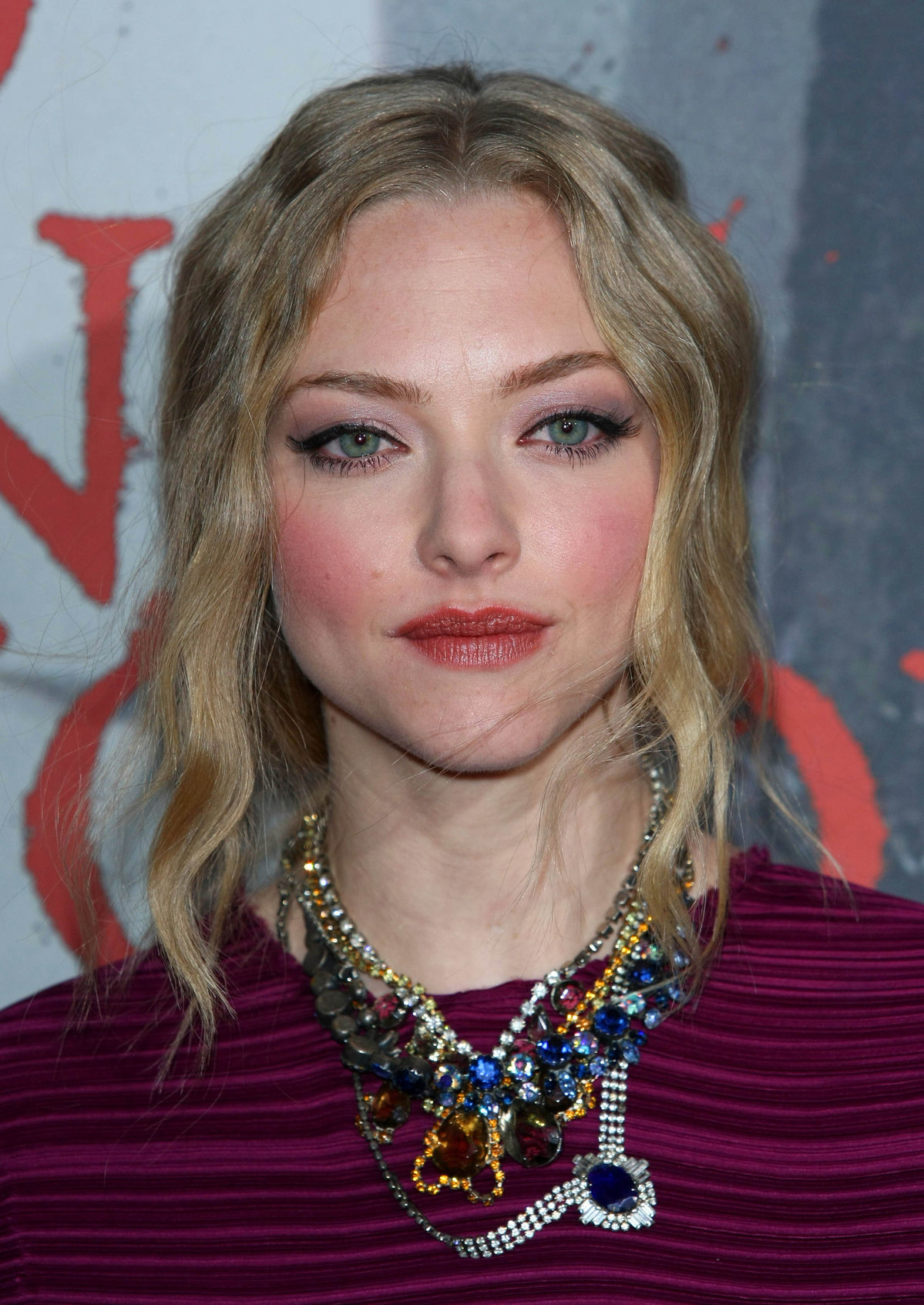 Amanda Seyfried Pictures Amanda Seyfried Los Angeles premiere of Red Riding Hood at Graumans Chinese Theatre on March 7, 2011