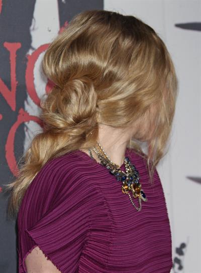 Amanda Seyfried Los Angeles premiere of Red Riding Hood at Graumans Chinese Theatre on March 7, 2011