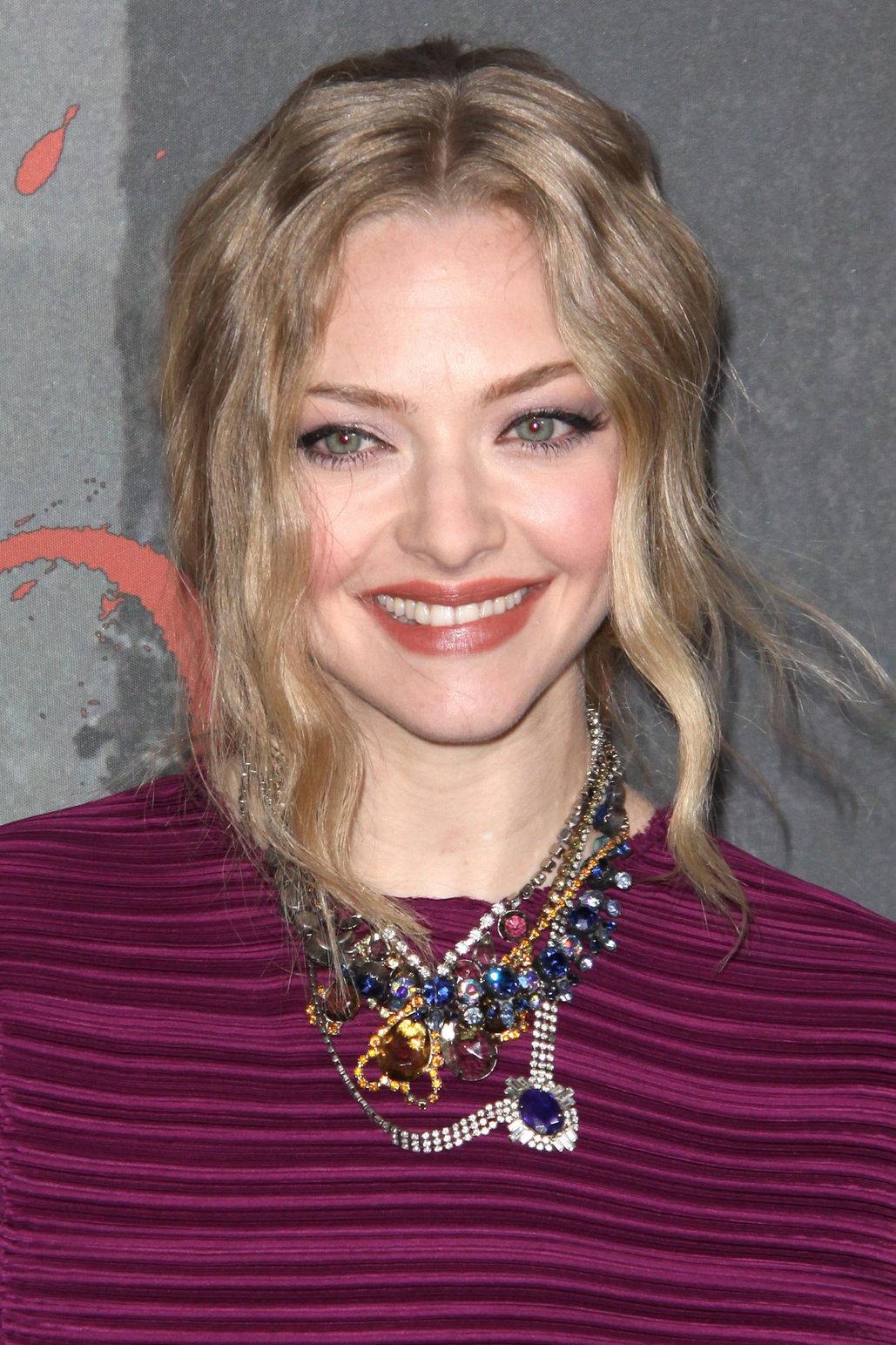 Amanda Seyfried Pictures Amanda Seyfried Los Angeles premiere of Red Riding Hood at Graumans Chinese Theatre on March 7, 2011