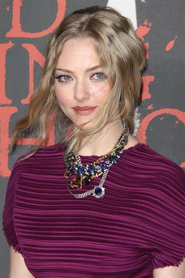 Amanda Seyfried Los Angeles premiere of Red Riding Hood at Graumans Chinese Theatre on March 7, 2011