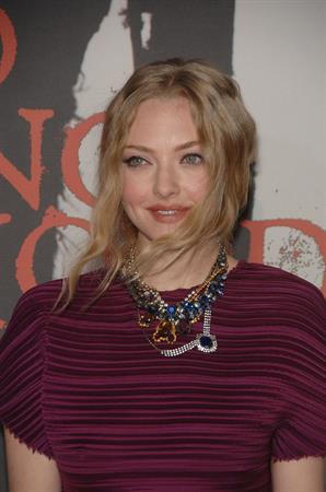 Amanda Seyfried Los Angeles premiere of Red Riding Hood at Graumans Chinese Theatre on March 7, 2011